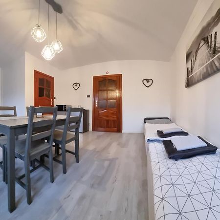 Noclegi Na Lacznej Świebodzice Exteriör bild